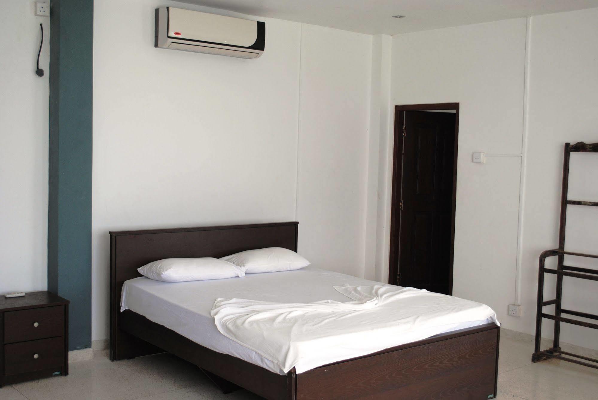 Ocean Reef Hotel Hikkaduwa Buitenkant foto