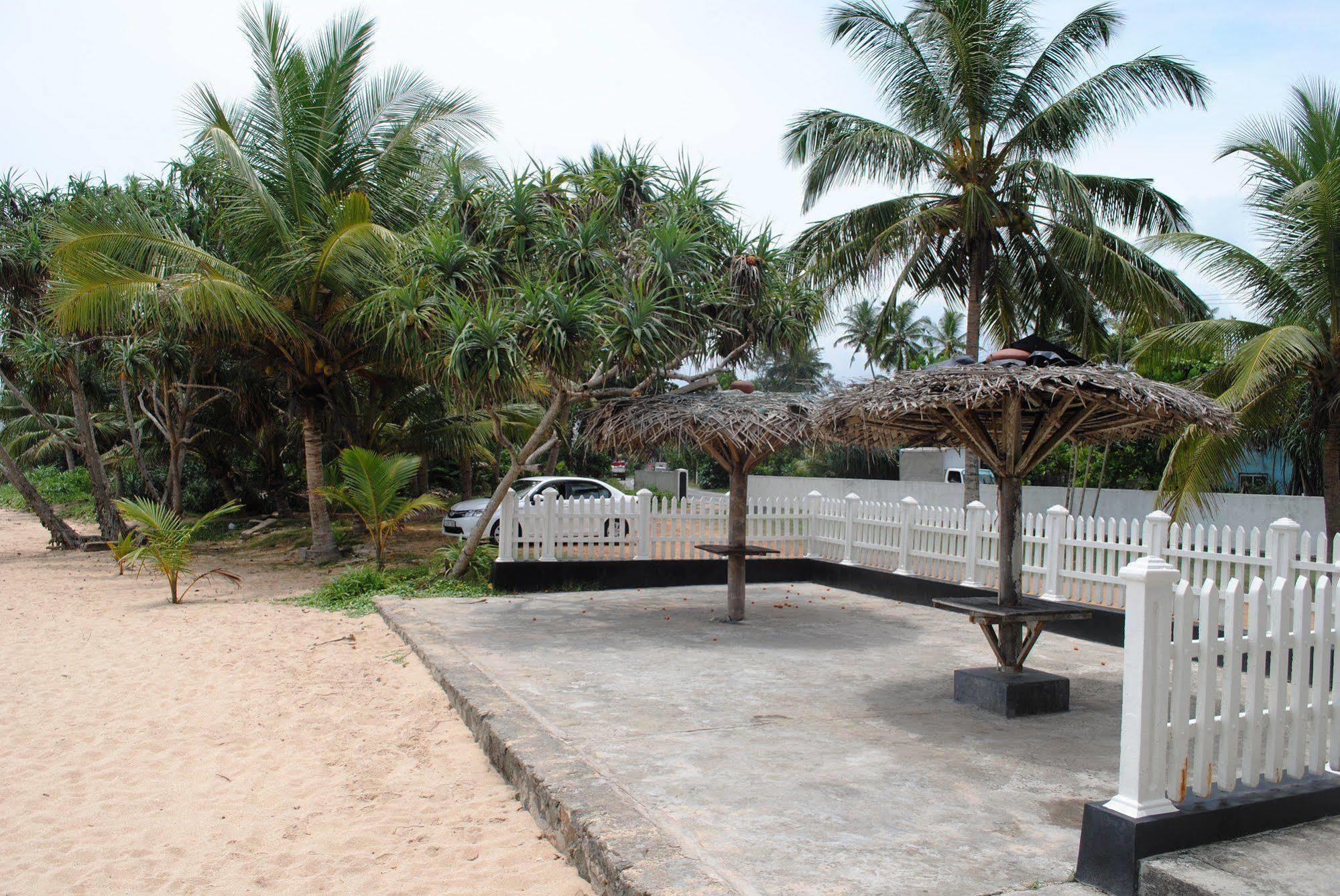 Ocean Reef Hotel Hikkaduwa Buitenkant foto